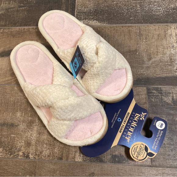 Isotoner signature memory foam machine washable terry knotted slippers cream M - Picture 1 of 4